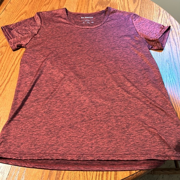 Tee shirt. Maroon with black specks. Size L. - Picture 3 of 5